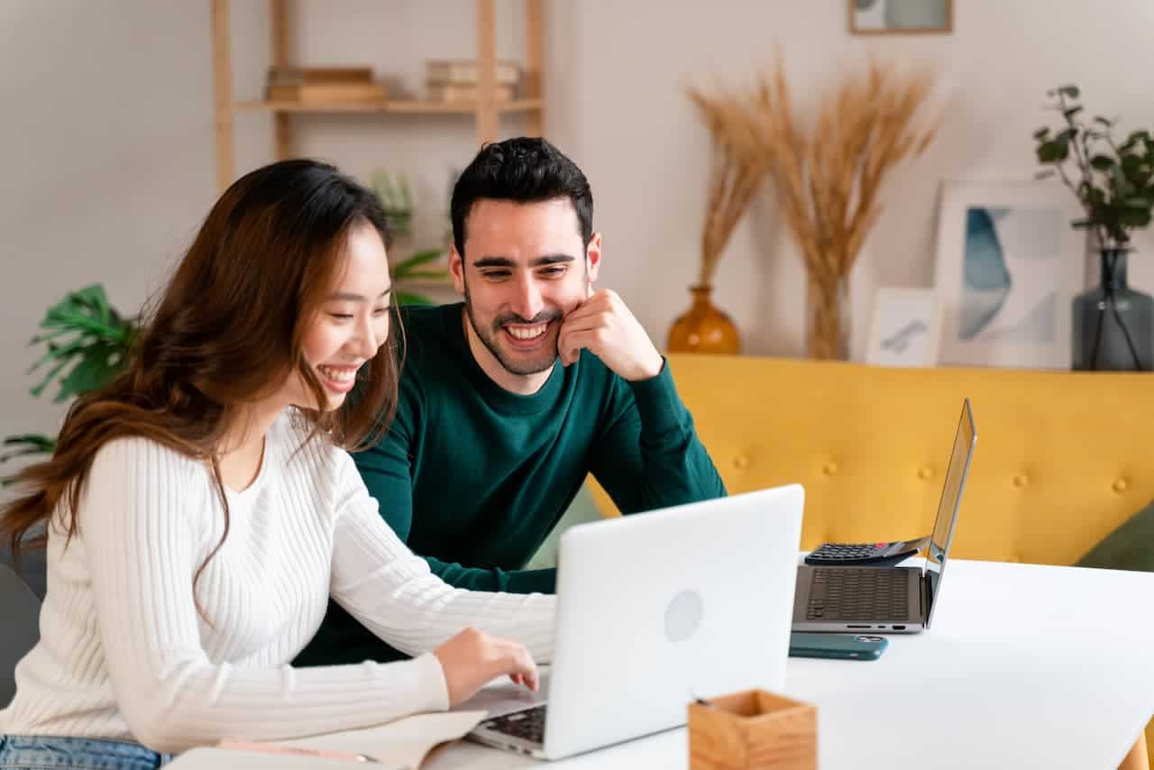 A couple receiving financial guidance